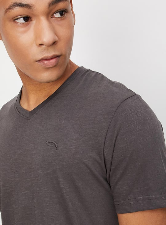 Men Solid V-neck T-shirt