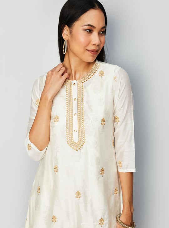Women Embroidered Layered Kurta