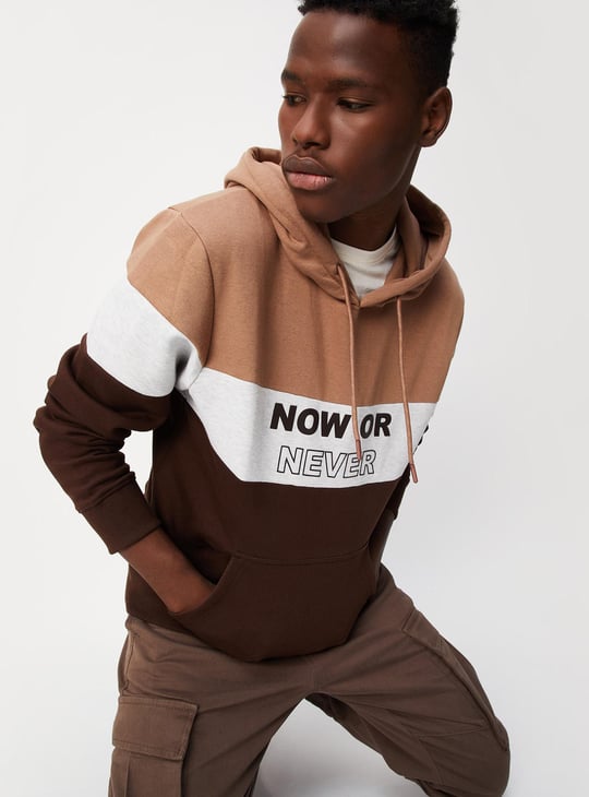 Men Colourblocked Hooded Sweatshirt