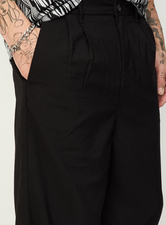Men Solid Loose Fit Pleated Pants