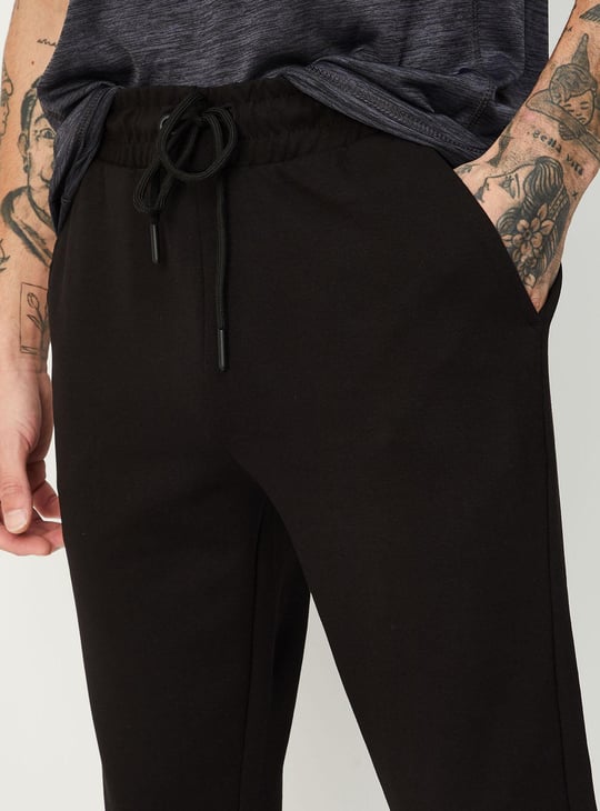 Men Solid Slim Fit Joggers