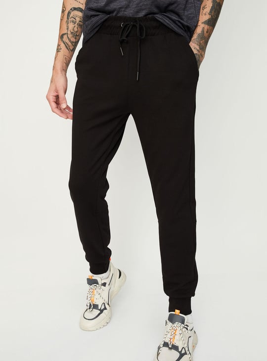 Men Solid Slim Fit Joggers