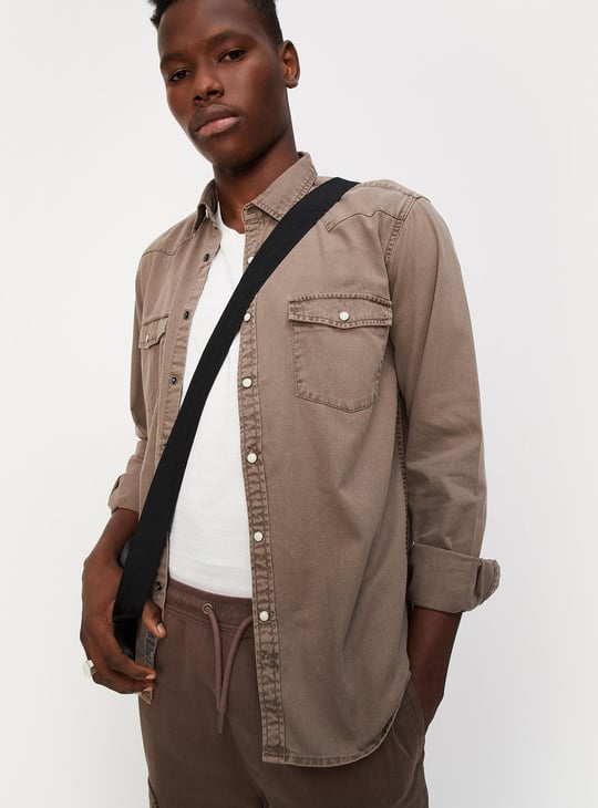 Men Solid Slim Fit Denim Shirt