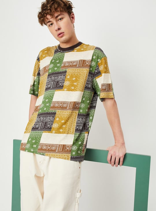 Men Oversized Bandana Printed T-shirt