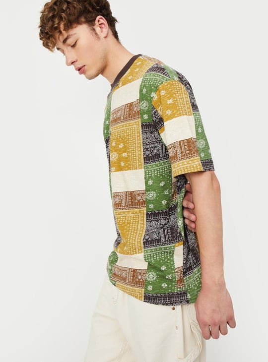 Men Oversized Bandana Printed T-shirt