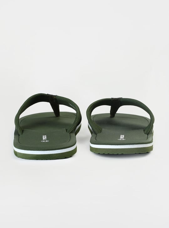 Men Solid V-Strap Slippers