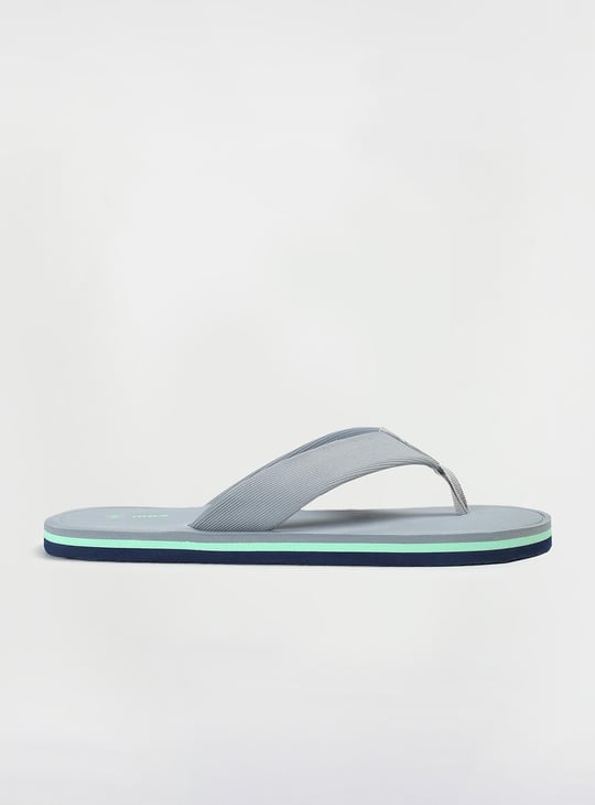 Men Solid V-Strap Slippers