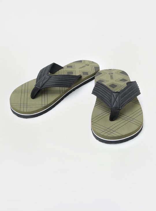 Men Colourblocked V-Strap Slippers