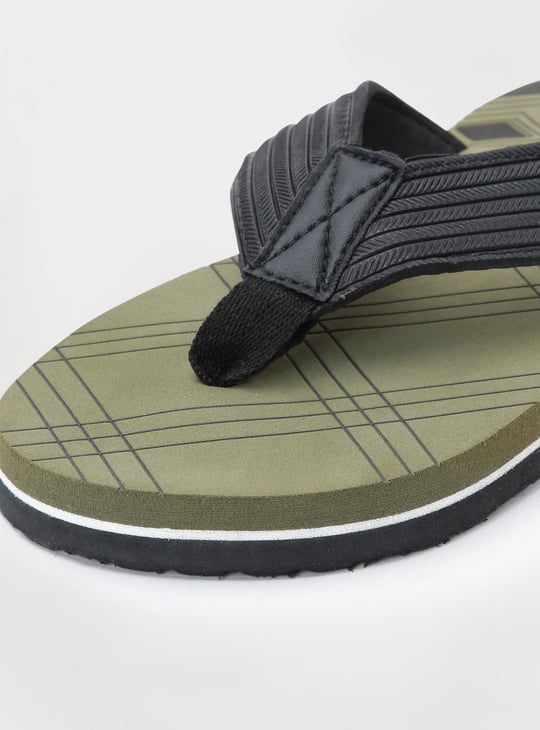 Men Colourblocked V-Strap Slippers