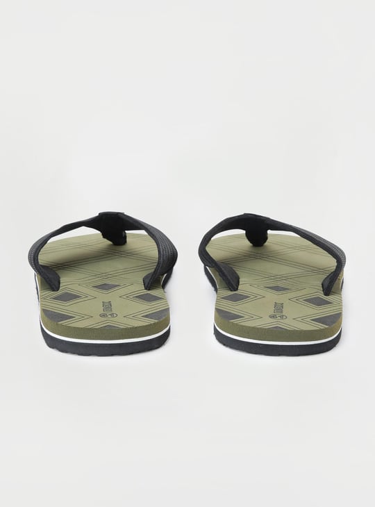 Men Colourblocked V-Strap Slippers