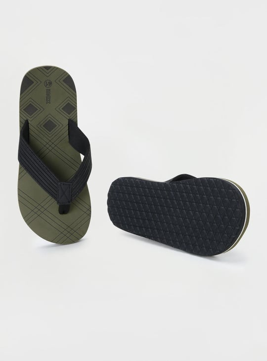 Men Colourblocked V-Strap Slippers