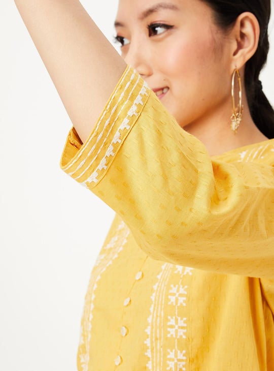 Women Embroidered Kurta with Pocket