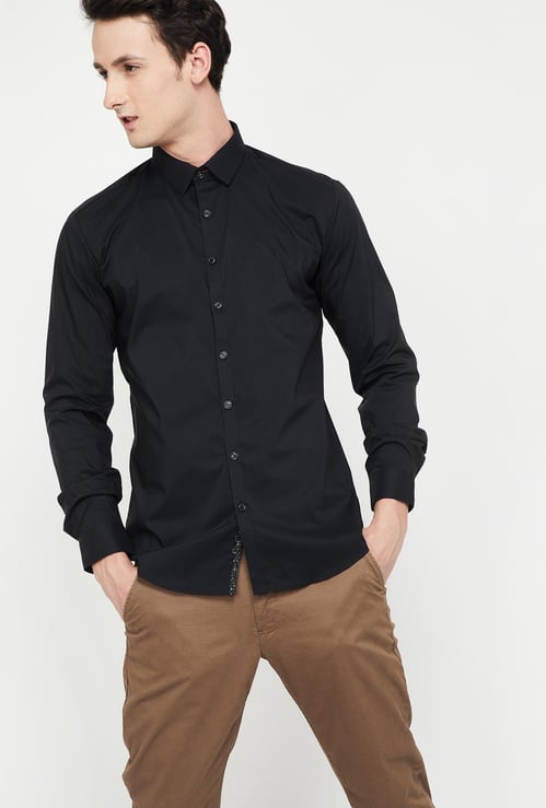 V DOT Solid Skinny Fit Casual Shirt