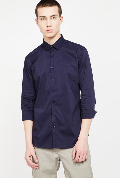 V DOT Solid Skinny Fit Casual Shirt