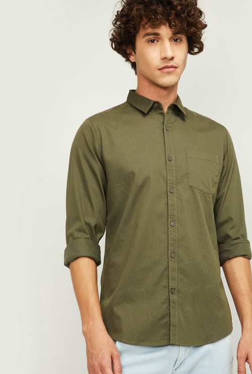 FAME FOREVER Men Solid Slim Fit Casual Shirt