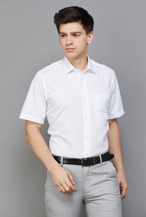 VAN HEUSEN Men Solid Regular Fit Formal Shirt