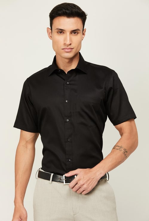 VAN HEUSEN Men Solid Regular Fit Formal Shirt