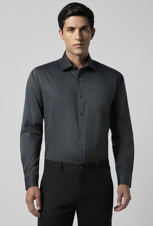 VAN HEUSEN Men Solid Regular Fit Formal Shirt