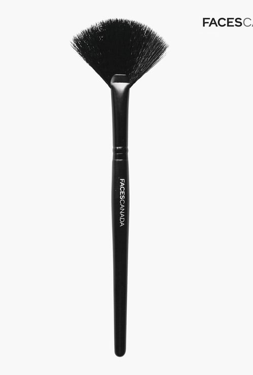 FACES CANADA Highlighter Fan Brush