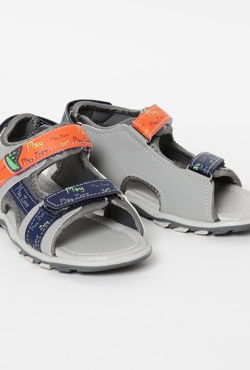 FAME FOREVER Printed Floaters with Velcro Closure