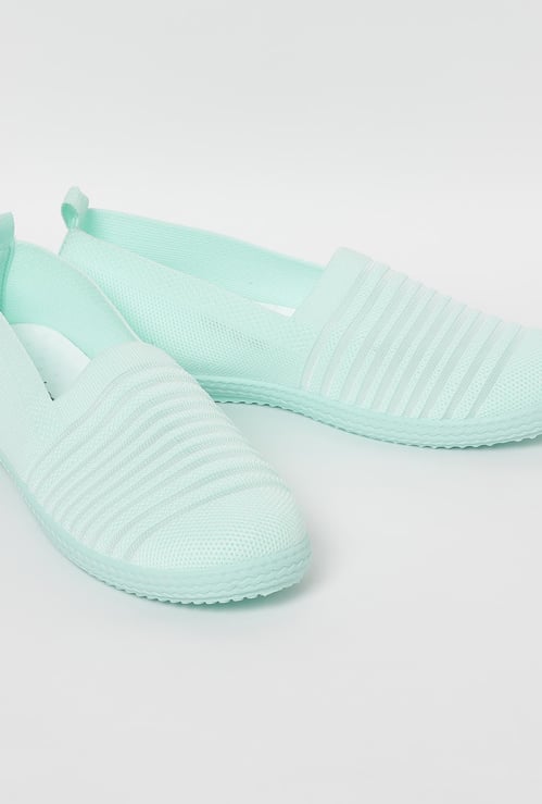 GINGER Solid Sock-Knit Casual Shoes