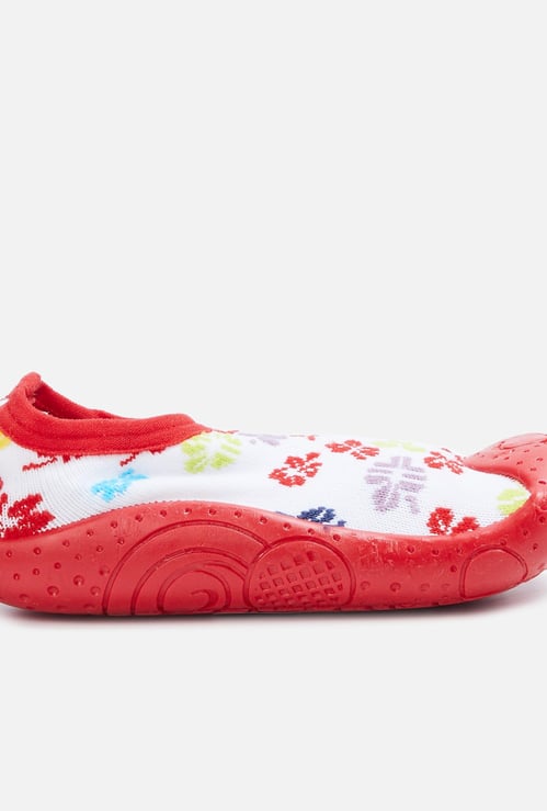 FAME FOREVER Girls Printed Sock-Knit Shoes