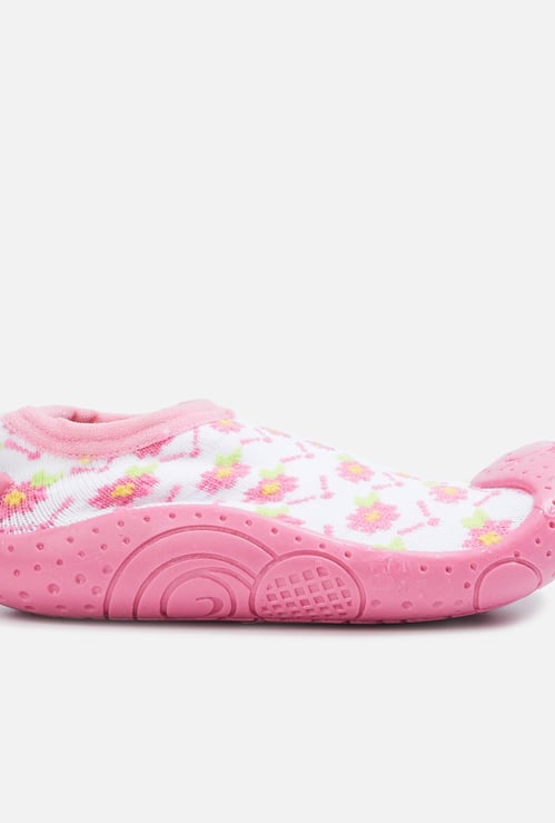 FAME FOREVER Girls Printed Sock-Knit Shoes
