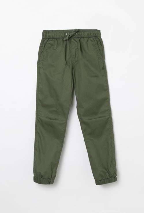 FAME FOREVER YOUNG Solid Slim Joggers with Slant Pockets