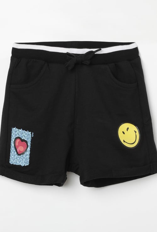 SMILEYWORLD Drawstring-Waist Shorts with Applique