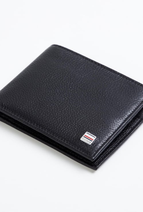 TOMMY HILFIGER Men Genuine Leather Textured Wallet