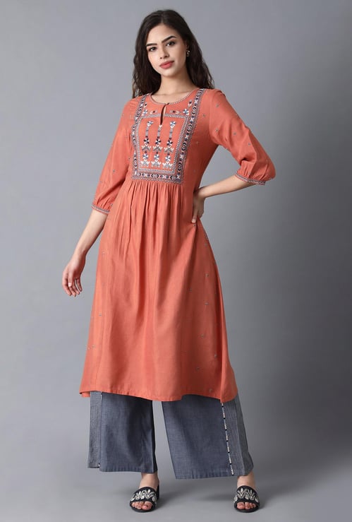 W Embroidered Three-quarter Sleeves Kurta