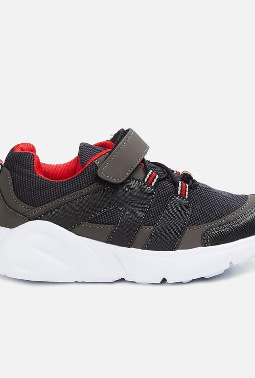 FAME FOREVER Boys Mesh Velcro-Strap Shoes