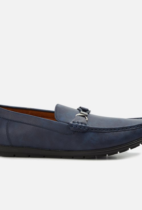 CODE Men Solid Loafers