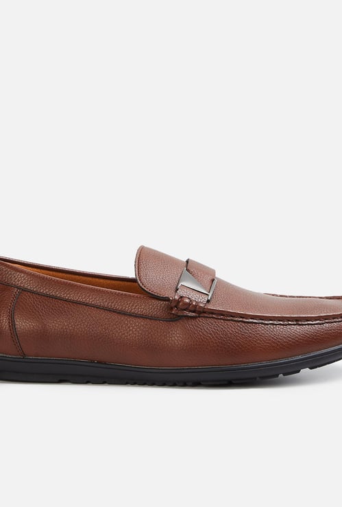 CODE Men Solid Formal Loafers
