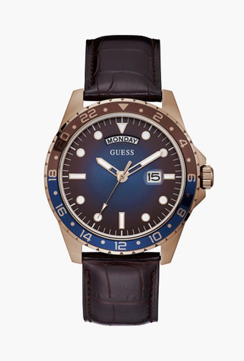 GUESS Men Analog Watch with Leather Strap - GW0221G2