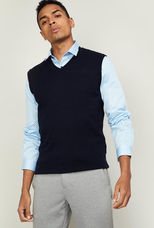 VAN HEUSEN Men Solid V-neck Sleeveless Sweater