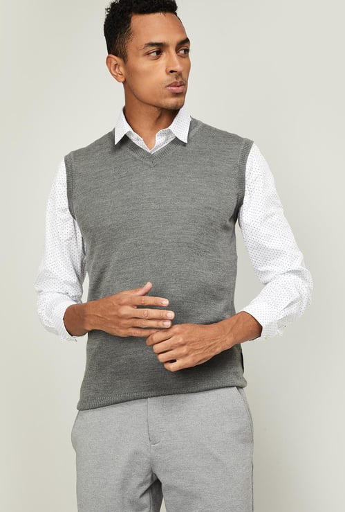 VAN HEUSEN Men Textured V-neck Sleeveless Sweater