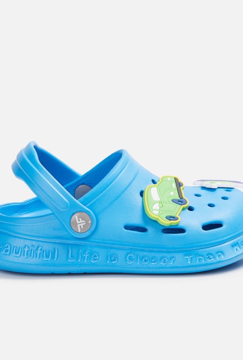 FAME FOREVER Boys Appliqued Clogs