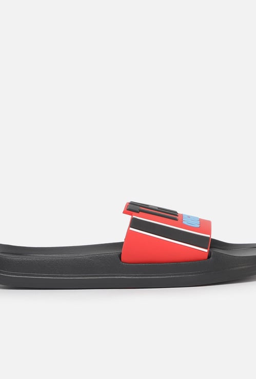 FAME FOREVER Boys Appliqued Sliders