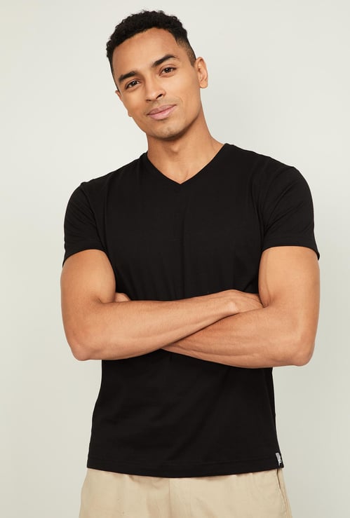 JOCKEY Men Solid Slim Fit V-neck T-shirt