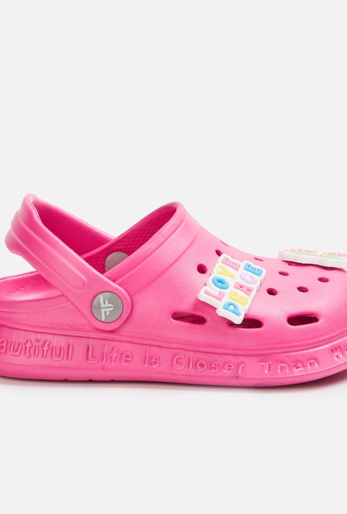 FAME FOREVER Girls Appliqued Clogs