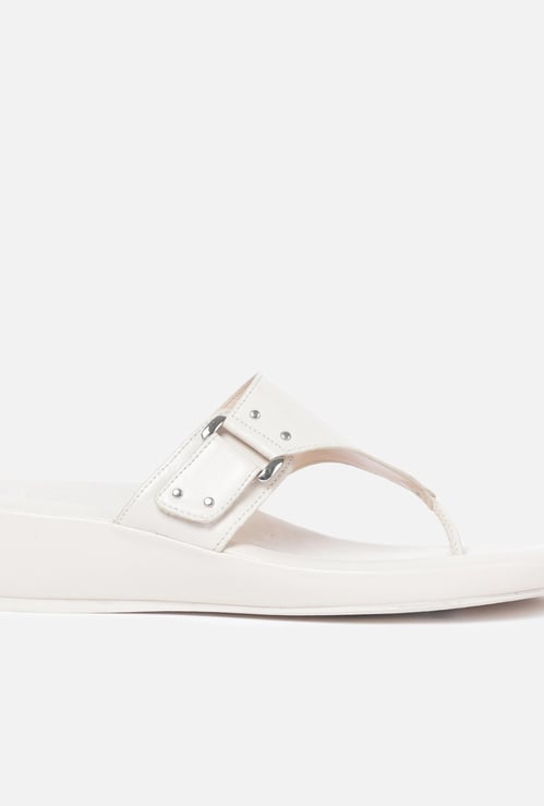 CODE Women Buckled V-strap Weges