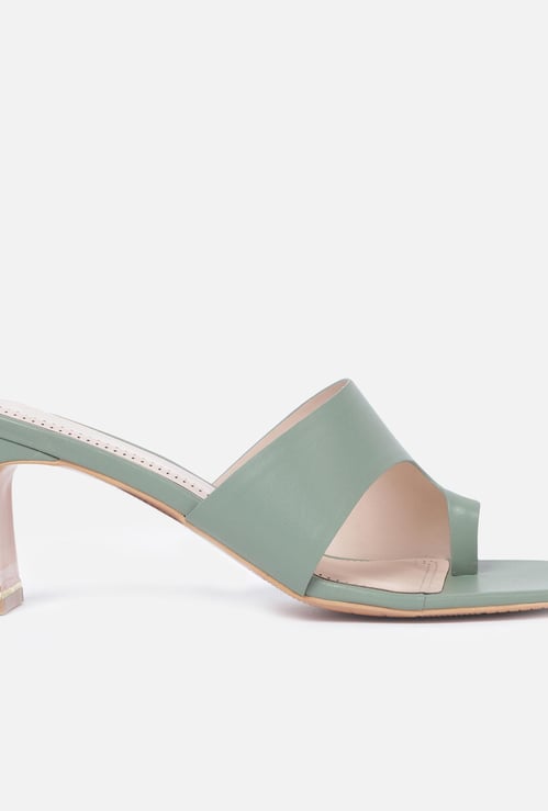 CODE Women Solid Toe-Ring Flat Block Heel Sandals