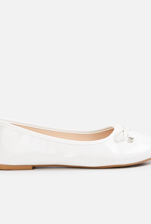 FAME FOREVER Girls Solid Ballerinas