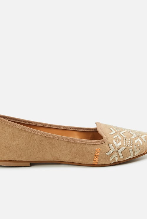 MELANGE Women Embroidered Ballerina Flats