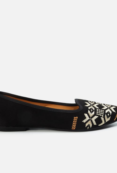 MELANGE Women Embroidered Ballerina Flats