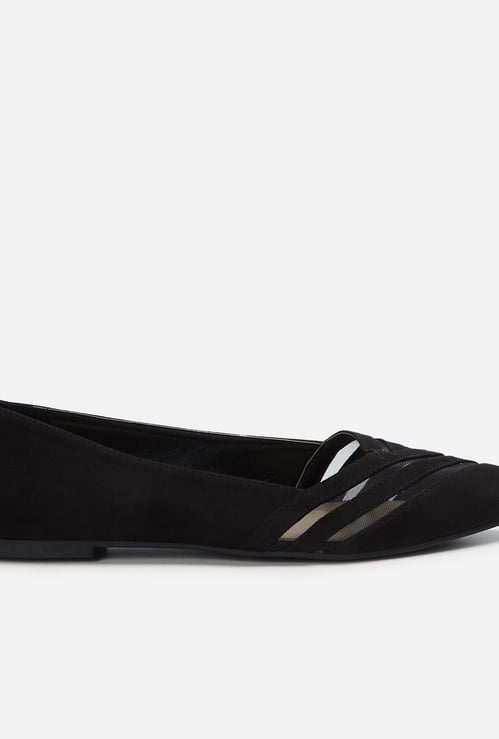 GINGER Women Solid Pointed Toe Ballerinas