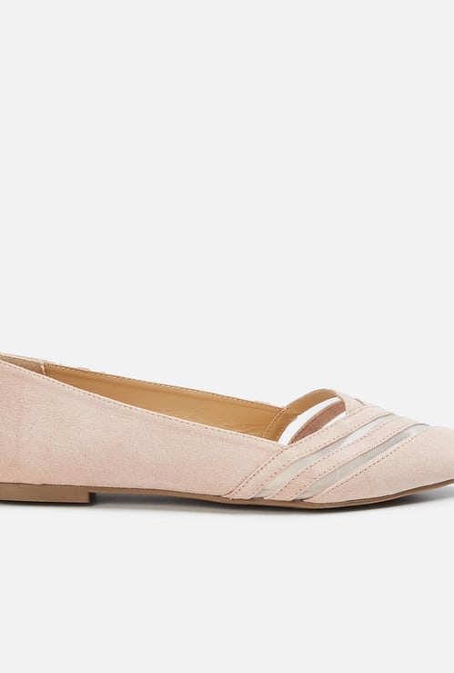 GINGER Women Solid Pointed Toe Ballerinas