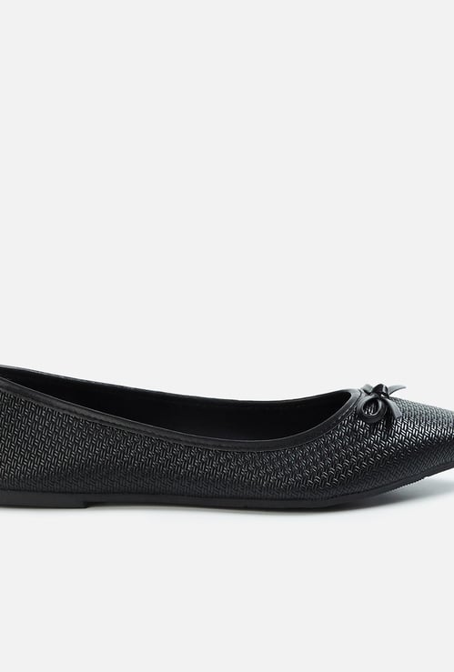 GINGER Women Textured Pointed Toe Ballerinas
