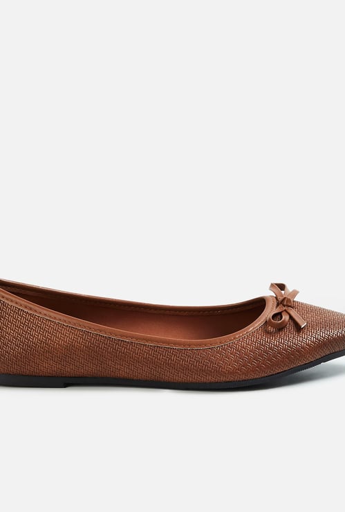 GINGER Women Textured Pointed Toe Ballerinas